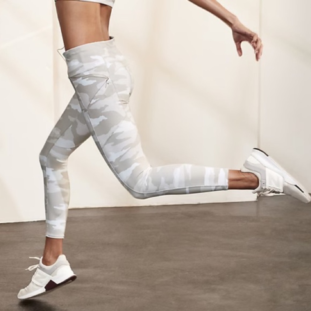 Athleta white camo leggings XS with zippered pockets